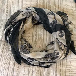 Skull pattern scarf